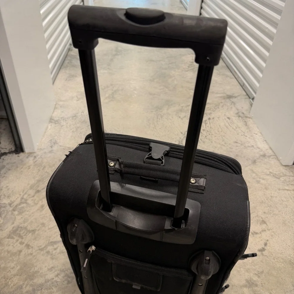 OGIO Suitcase Transit Large Blue Black Good Rolling Bag 28